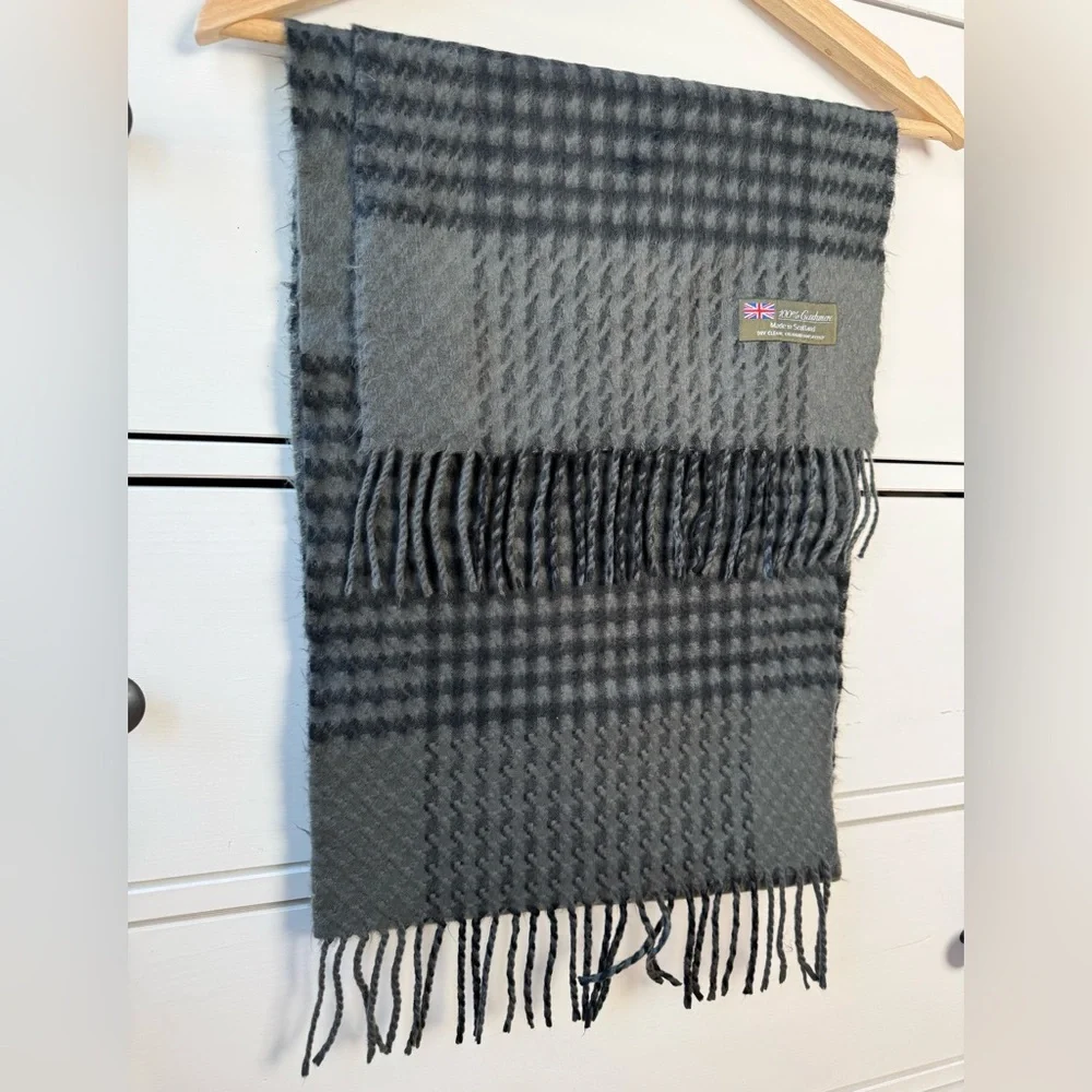 100% Cashmere Scarf Made in Scotland Gray Plaid Fringe